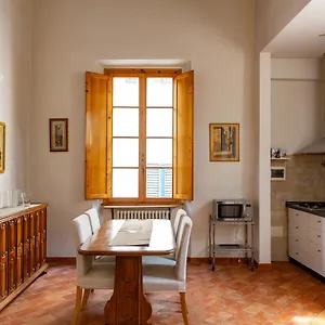 Lovely One Bedroom Nearby Ponte Vecchio Florence